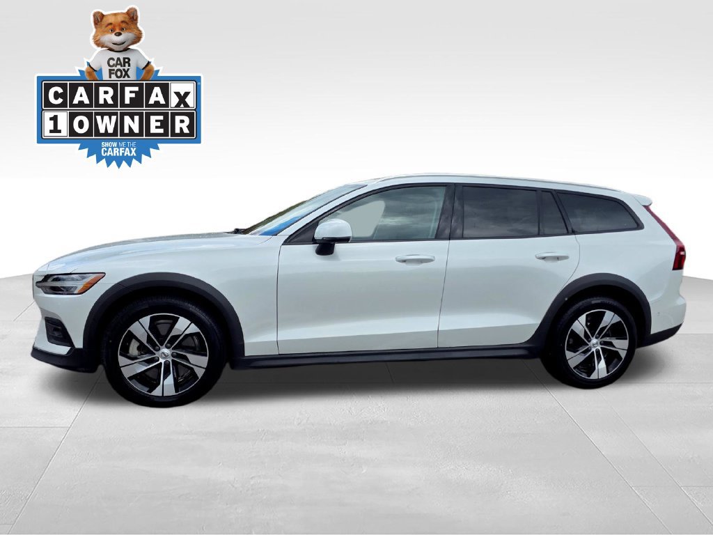 Used 2025 Volvo V60 B5 Cross Country Plus AWD/4WD image 3