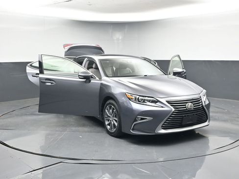 Used 2017 Lexus ES 300h image 47