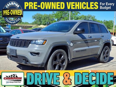 Used 2020 Jeep Grand Cherokee Laredo AWD/4WD image 1