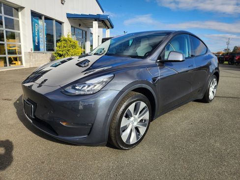 Used 2020 Tesla Model Y Long Range image 5