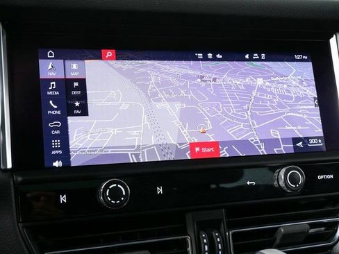 Certified 2023 Porsche Macan image 14