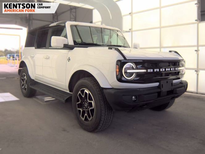 Used 2025 Ford Bronco Outer Banks AWD/4WD image 2