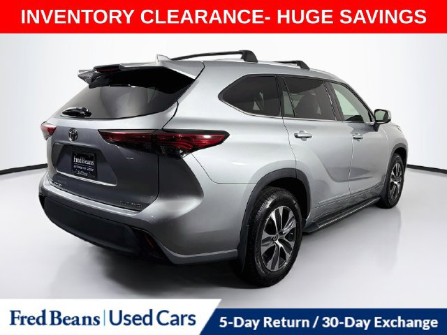 Used 2022 Toyota Highlander XLE AWD/4WD image 10