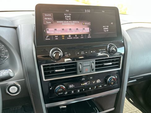 Used 2024 INFINITI QX80 Premium Select w/ All-Season Package RWD image 16