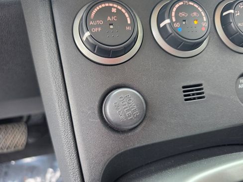 Used 2013 Nissan Rogue SV w/ Premium Pkg FWD image 40