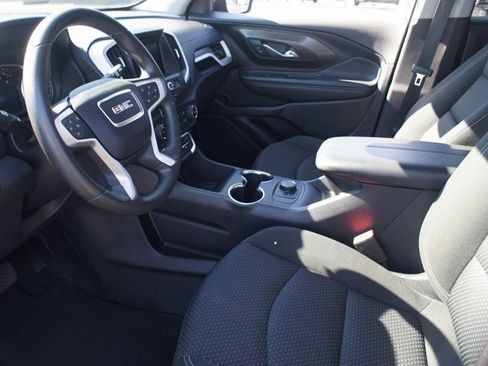 Used 2024 GMC Terrain SLE image 12