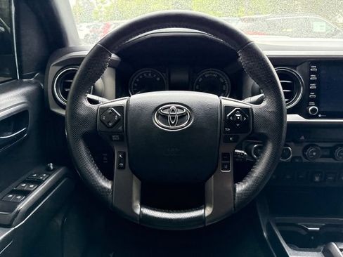 Used 2020 Toyota Tacoma TRD Sport w/ Technology Package AWD/4WD image 18