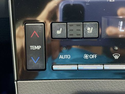 Used 2020 Toyota Avalon Limited w/ Advanced Safety Package FWD image 21