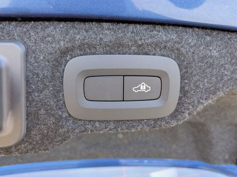 Used 2021 Volvo S60 T5 R-Design image 40