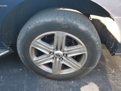 Used 2020 Ford Expedition XLT w/ Equipment Group 202A image 4