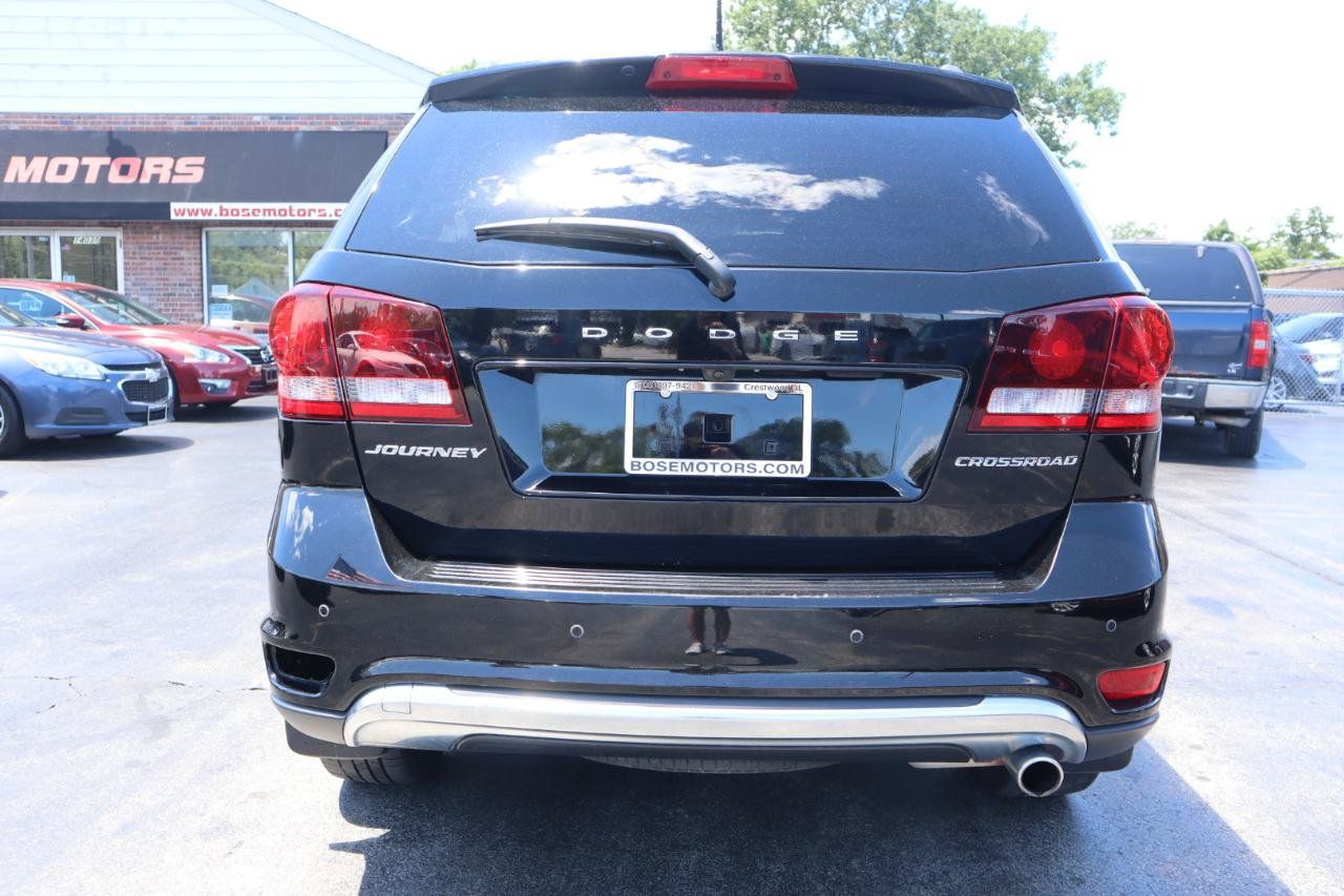 Used 2018 Dodge Journey Crossroad w/ Nav & Sun Group FWD image 4