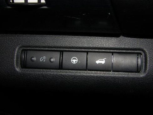 Certified 2024 Nissan Pathfinder SL image 39