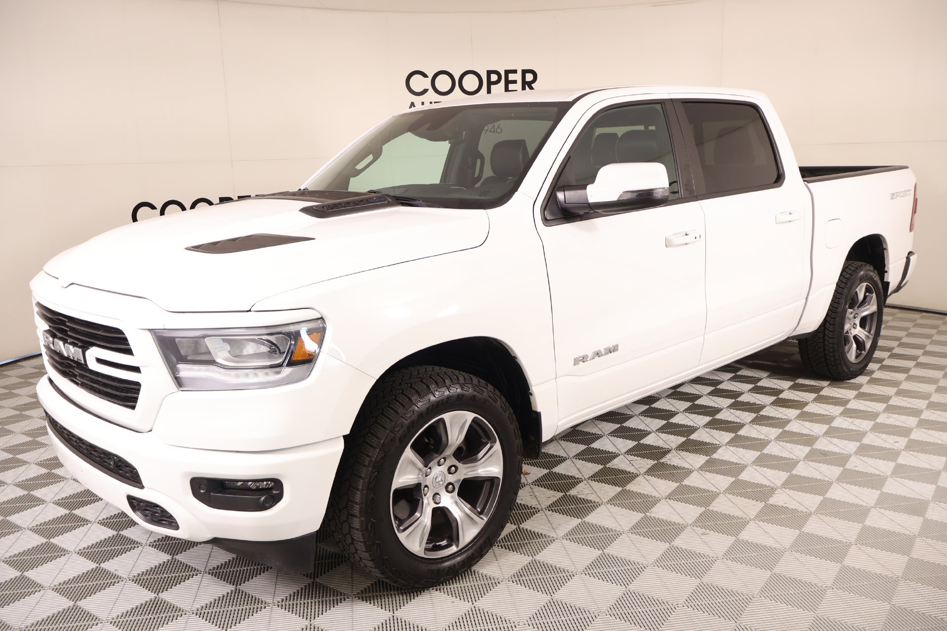 Used 2023 RAM 1500 Laramie AWD/4WD image 11