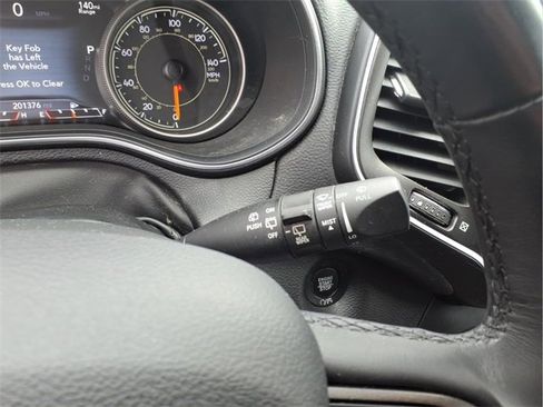 Used 2019 Jeep Cherokee Trailhawk w/ Comfort/Convenience Group image 17