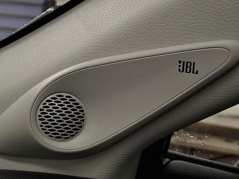 Used 2023 Toyota Corolla Cross XLE image 25