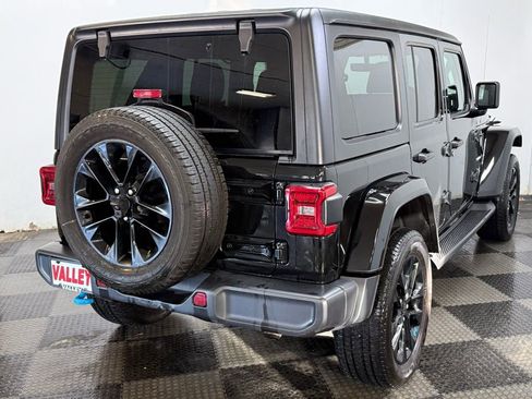 Used 2023 Jeep Wrangler Unlimited Sahara w/ Cold Weather Group image 17