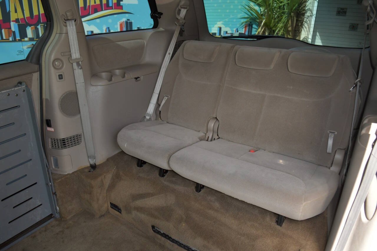 Used 2005 Toyota Sienna LE w/ Assistance Pkg 2 FWD image 15