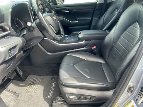 Used 2021 Toyota Highlander XLE FWD image 10