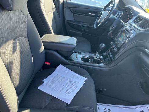 Used 2016 Chevrolet Traverse LT w/ Style and Technology Package image 32