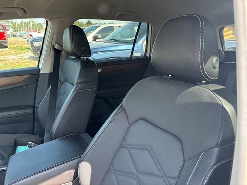 Used 2025 Volkswagen Atlas SE AWD/4WD image 9