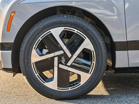 New 2026 Hyundai Ioniq 9 Calligraphy w/ Tow & Go Package AWD/4WD image 11