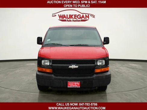 Used 2009 Chevrolet Express 1500 RWD image 2