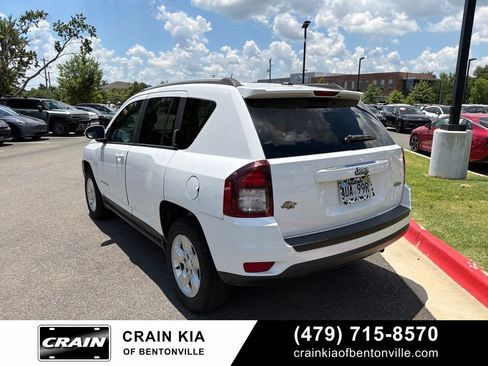 Used 2016 Jeep Compass Latitude FWD image 12