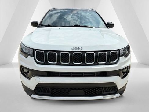 Used 2023 Jeep Compass Limited AWD/4WD image 2