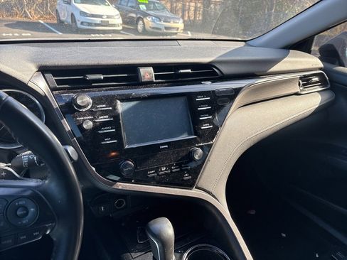 Used 2020 Toyota Camry SE image 12