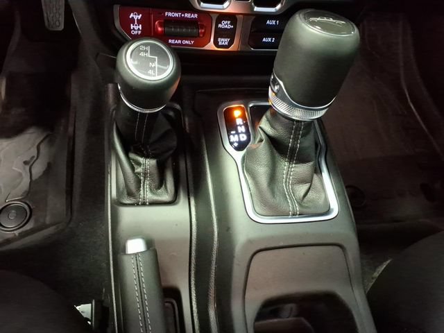 Used 2025 Jeep Gladiator Rubicon w/ Convenience Group AWD/4WD image 26