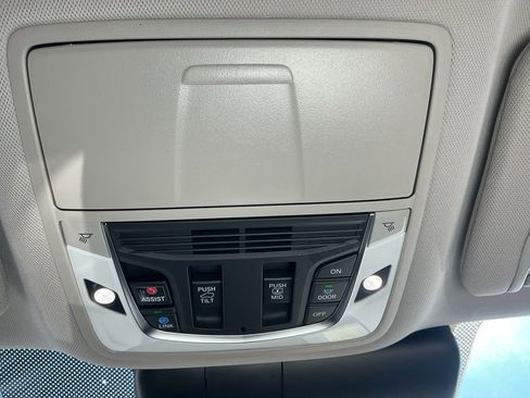 Certified 2025 Acura RDX w/ Technology Package image 17