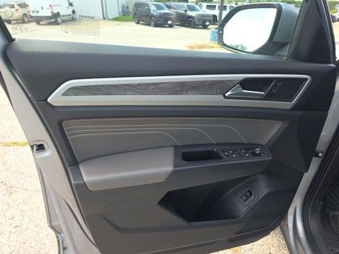 Used 2021 Volkswagen Atlas Cross Sport SE AWD/4WD image 16
