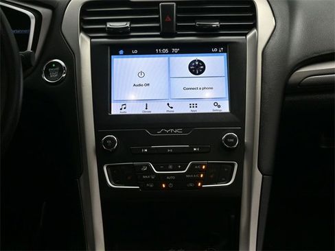 Used 2019 Ford Fusion SE image 26