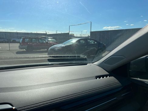 Used 2025 Volkswagen Jetta SE image 34