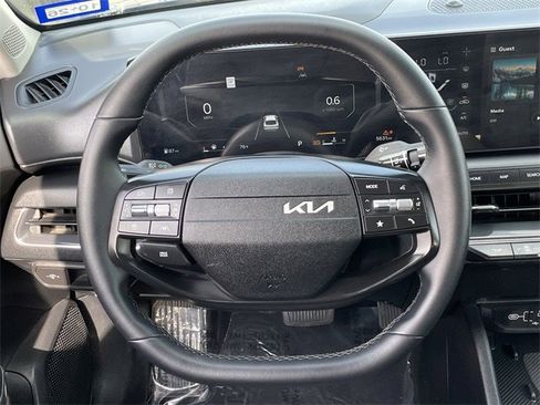 Used 2025 Kia K4 EX image 11