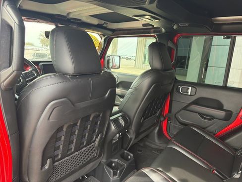 Used 2022 Jeep Gladiator Rubicon w/ Cold Weather Group image 17