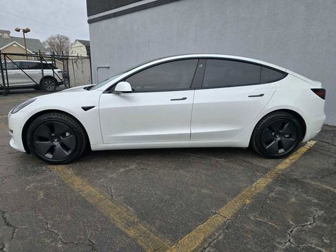 Used 2021 Tesla Model 3 Standard Range Plus image 4