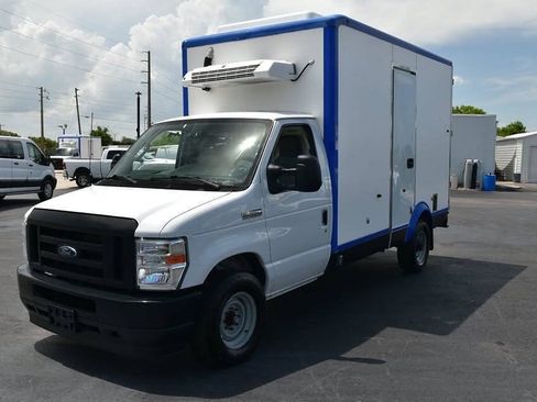 Used 2023 Ford E-350 and Econoline 350 Super Duty w/ Power Windows & Locks Group RWD image 3