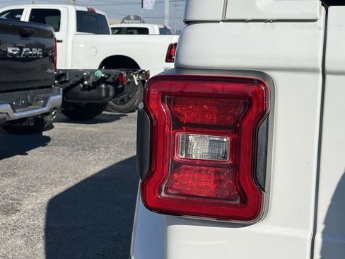 Used 2021 Jeep Wrangler Unlimited Sahara image 10