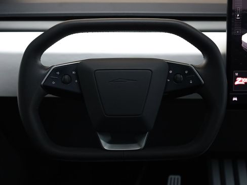 Used 2024 Tesla Cybertruck AWD Crew Cab image 33