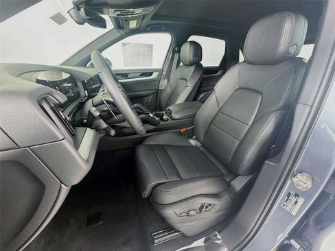 New 2026 Porsche Cayenne AWD/4WD image 5
