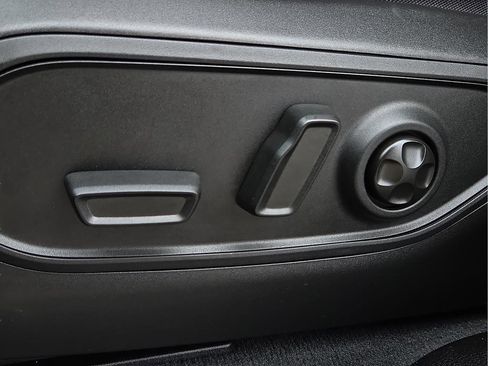 Used 2025 Jeep Grand Cherokee L Limited w/ MOPAR Finishing Package RWD image 15