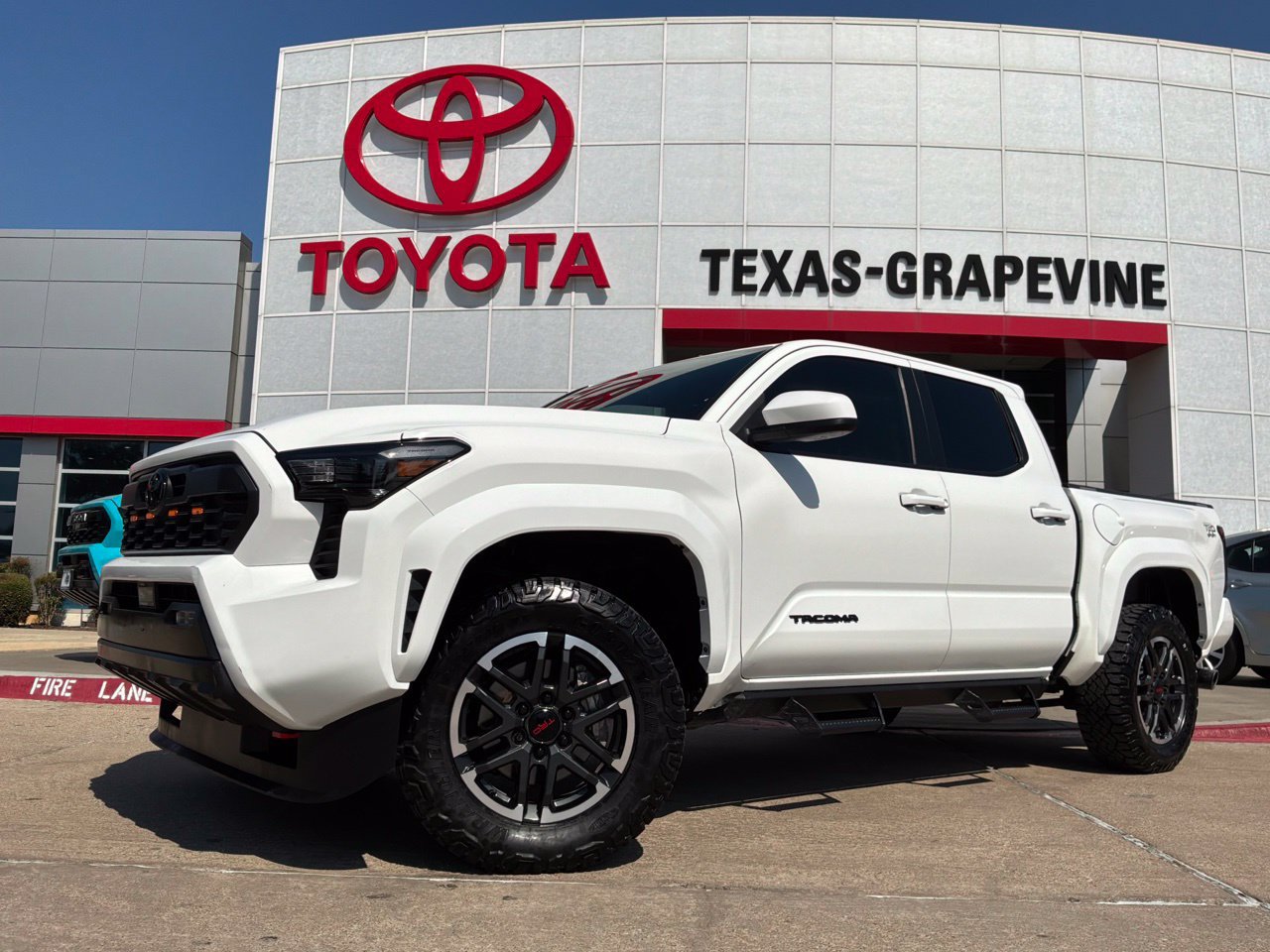 Used 2025 Toyota Tacoma TRD Sport AWD/4WD image 2