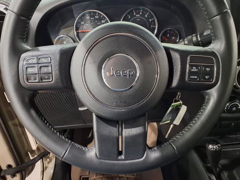 Used 2017 Jeep Wrangler Unlimited Rubicon w/ Connectivity Group image 13