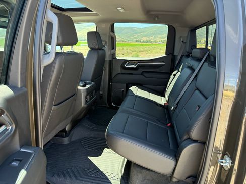 Used 2023 Chevrolet Silverado 1500 LT Trail Boss w/ Convenience Package II AWD/4WD image 31