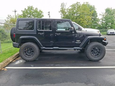 Used 2014 Jeep Wrangler Unlimited Sahara w/ Dual Top Group AWD/4WD image 7