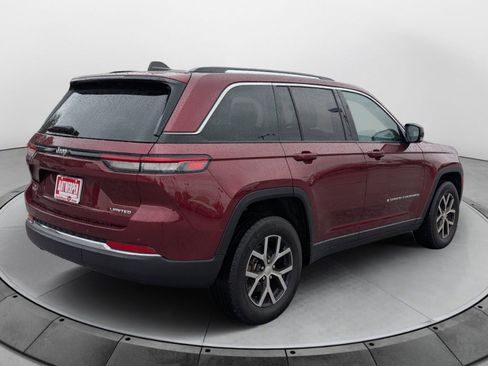 Used 2024 Jeep Grand Cherokee Limited AWD/4WD image 3