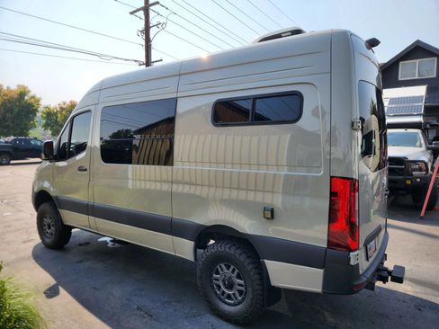 Used 2024 Mercedes-Benz Sprinter 2500 image 42