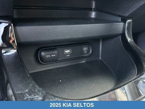 Used 2025 Kia Seltos S FWD image 32