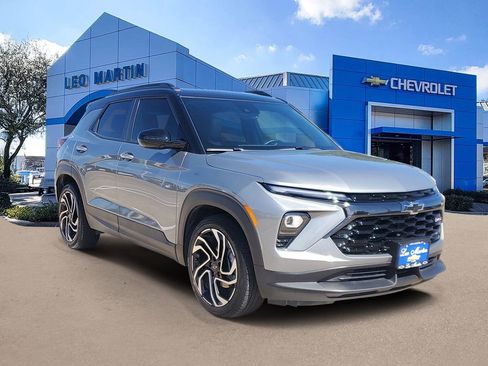 Used 2025 Chevrolet TrailBlazer RS w/ Convenience Package FWD image 2
